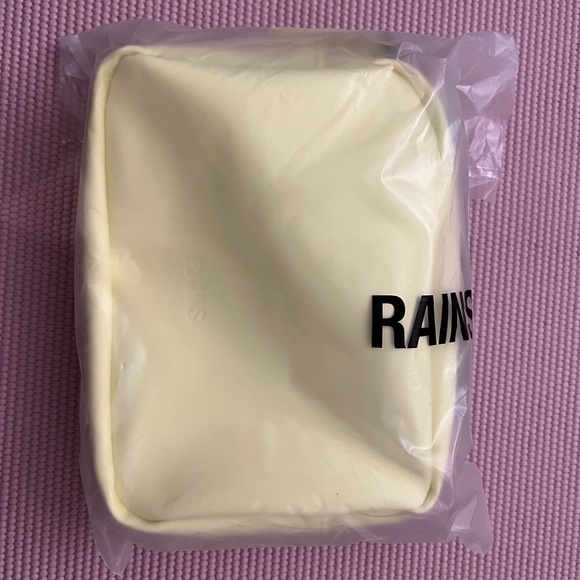 Yellow Rains Box Bag in Straw - Picture 5 of 5